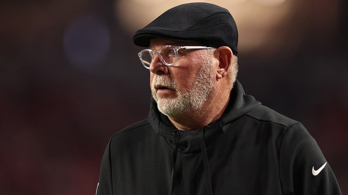 Bruce Arians stands before an NFL game at State Farm Stadium in Glendale, Ariz.