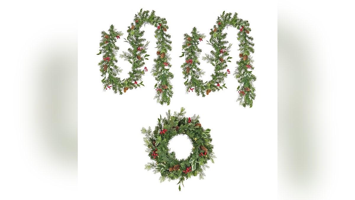 One set to decorate your mantel and front door.
