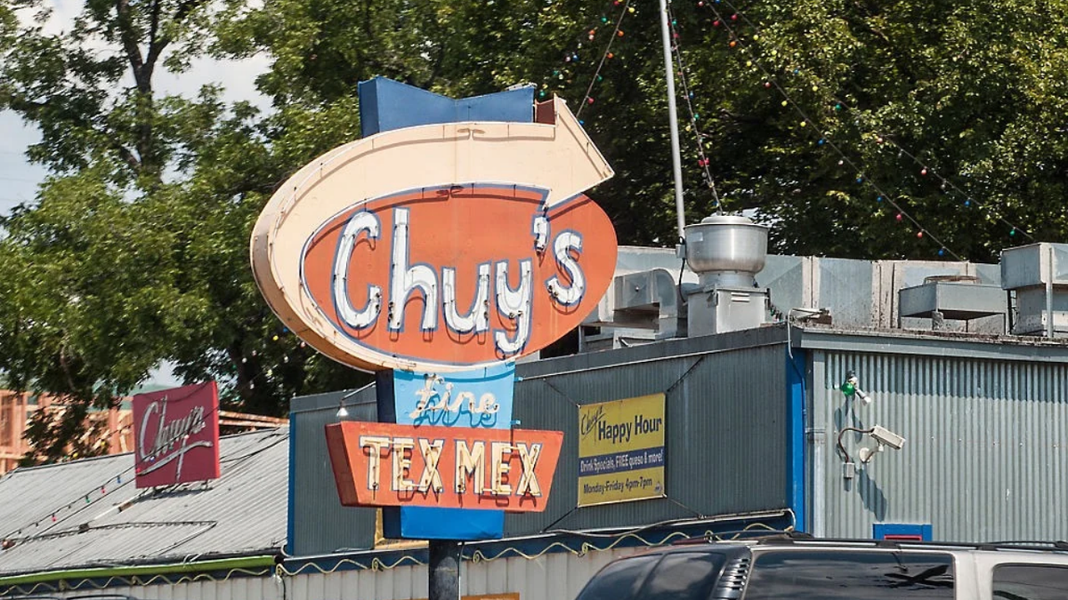 Chuy's restaurant exterior