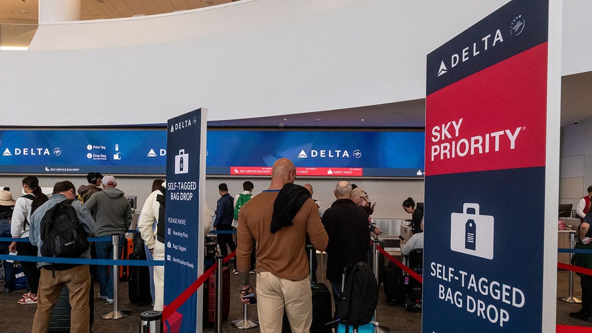 A Delta check in area.