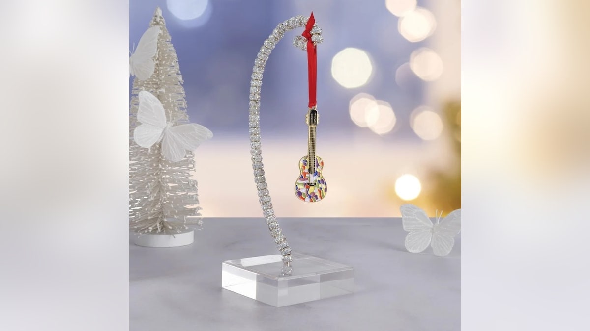 Bring a bit of Dolly Parton into your holiday decorating this year.
