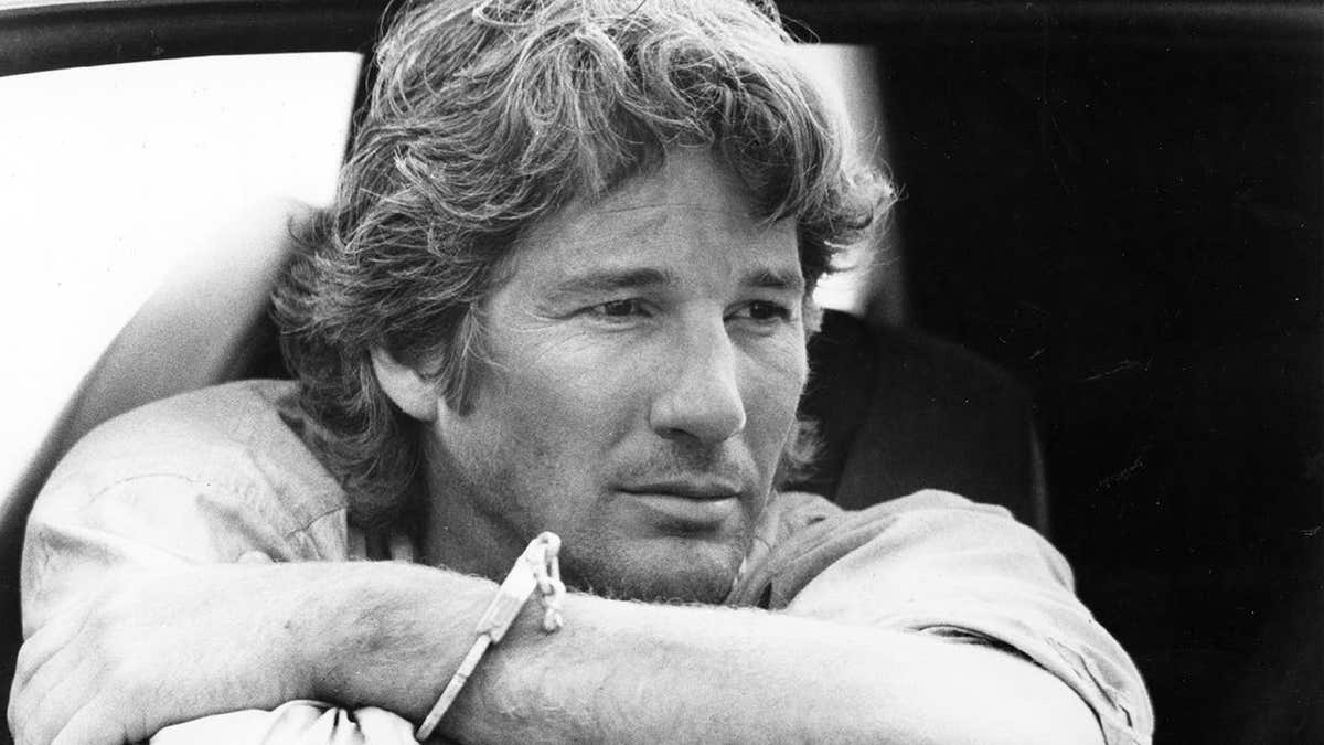Richard Gere as Eddie Jillette travels through the Louisiana Bayou.