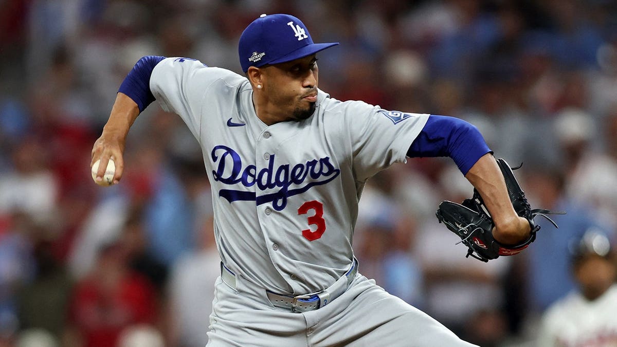 Edwin Diaz pitches against the Atlanta Braves during the ninth inning at Truist Park.