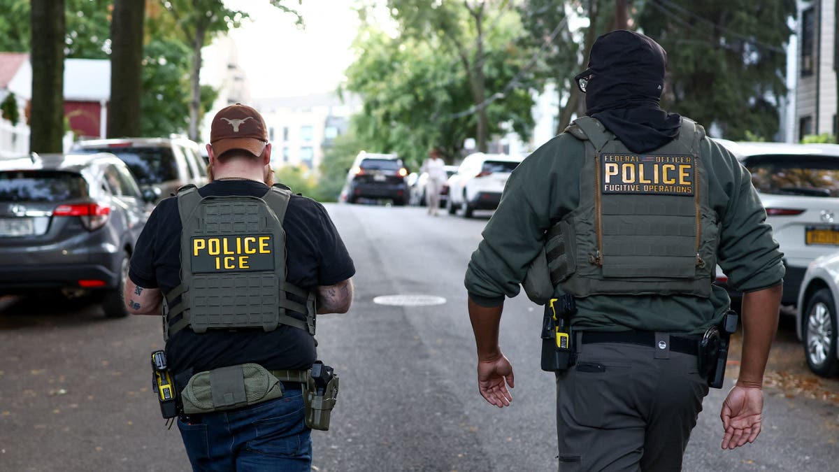 Federal agents