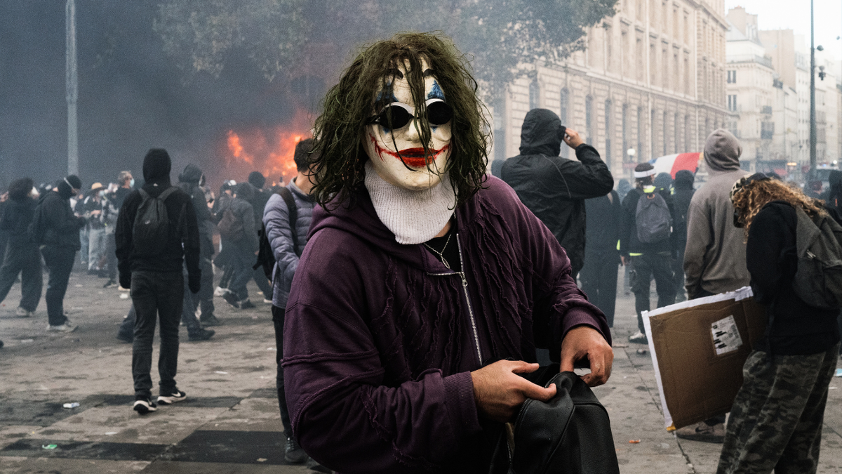 france-riots-mask.png