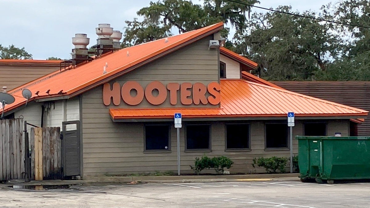 After 40 years, the first and only Hooters in Jacksonville abruptly closed permanently after a state health inspection cited dead roaches and rat droppings at the restaurant. Dating back to 1986, the sports bar at 8938 San Jose Blvd. at Goodbys Creek in Mandarin was the last of three Hooters that had been in Northeast Florida.