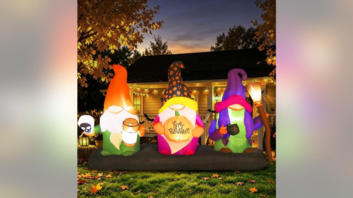 Gnome lovers get three gnomes in one large inflatable.