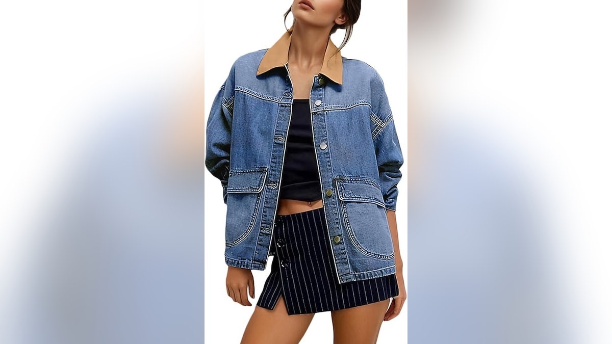 A perfect mix between a denim jacket and a barn coat.