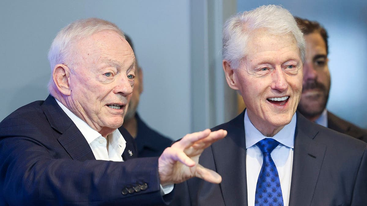 Jerry Jones and former President Bill Clinton at a news conference in Frisco, Texas.