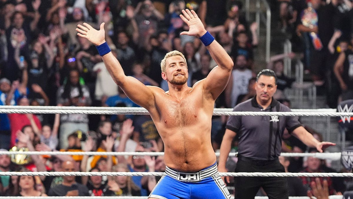 Joe Hendry makes his entrance during Monday Night RAW at Little Caesars Arena.