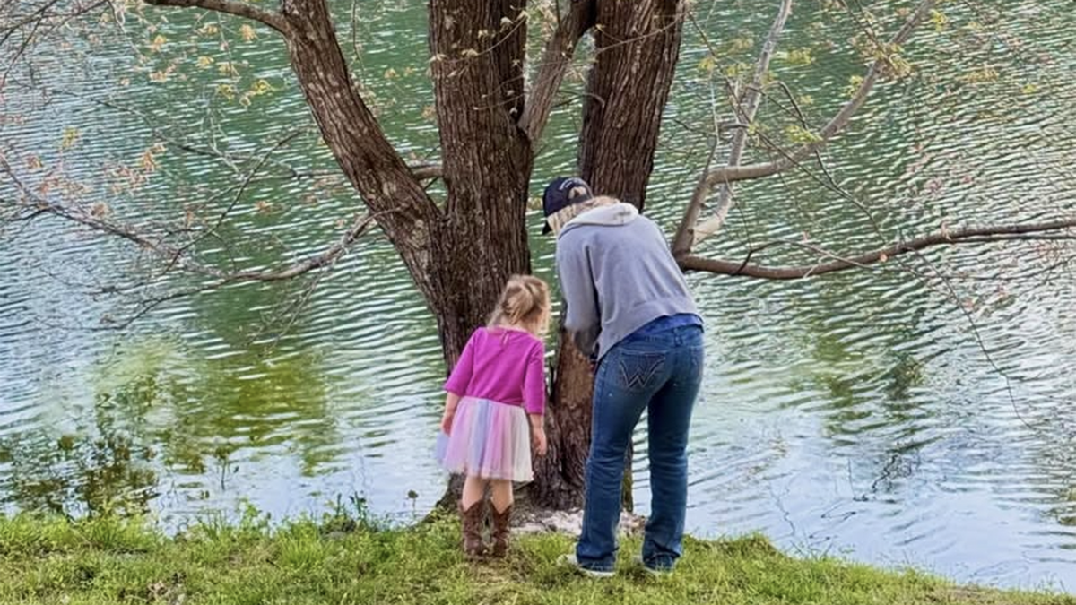 Kaliyah and Wynonna at a lake