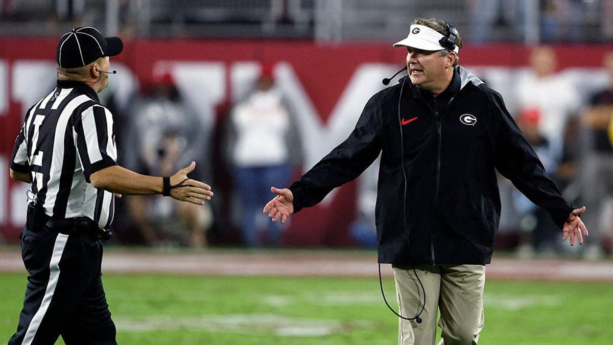 Kirby Smart reacts on the sideline during Georgia vs. Alabama football game.