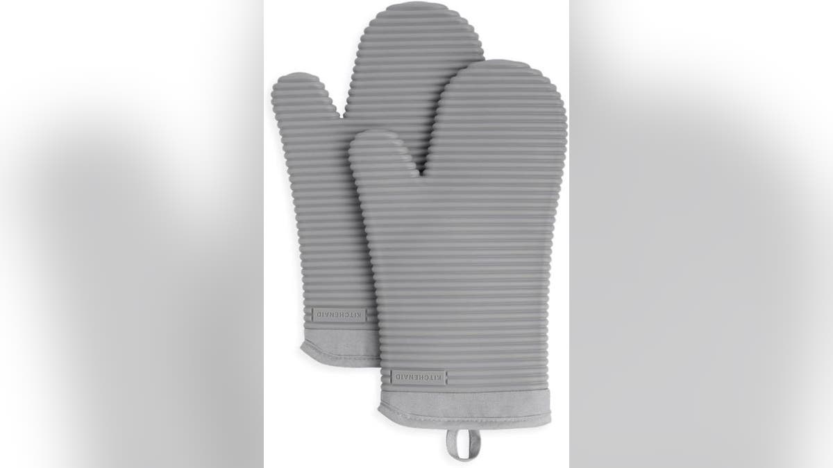 These slip-resistant mitts help you keep a solid grip.