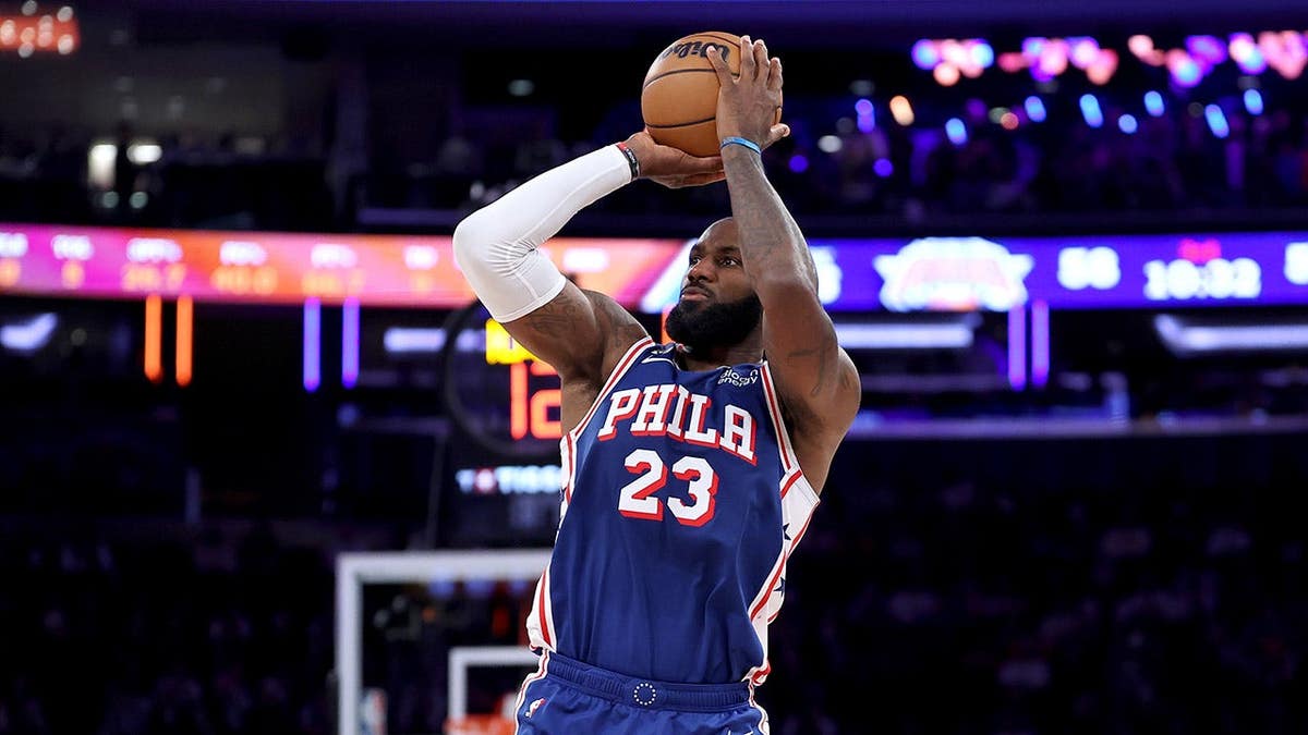 LeBron James shoots a jump shot during a game at Madison Square Garden.