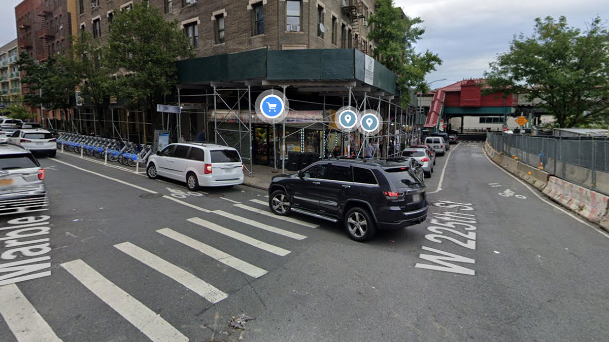 Marble Hill Ave & W 225th St, New York, NY 10034, USA