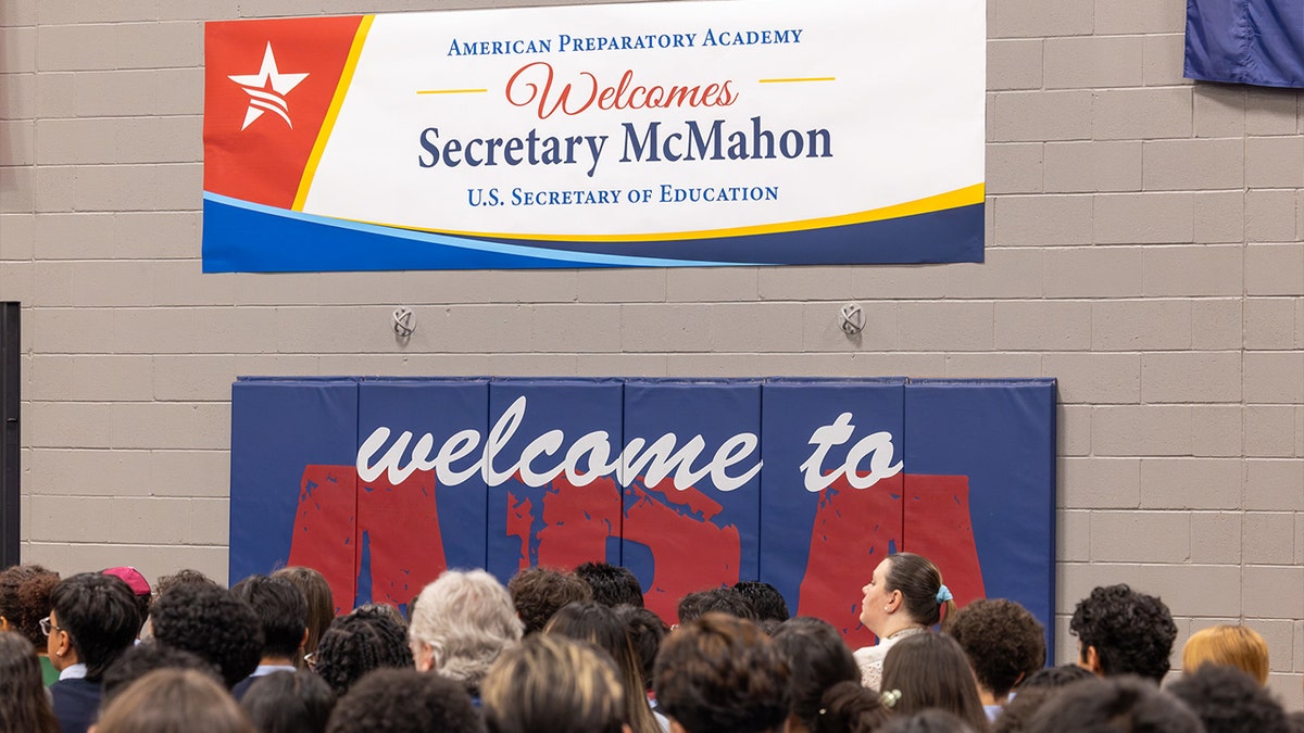 Sign welcoming Linda McMahon