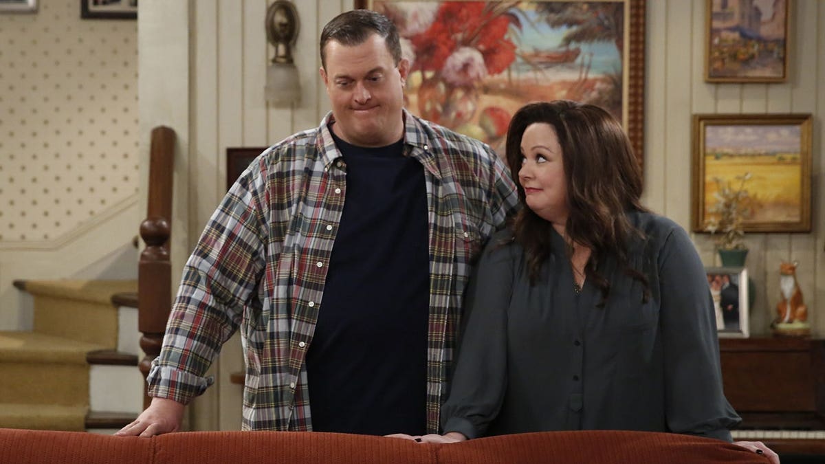 Billy Gardell and Melissa McCarthy in a scene from "Mike & Molly"