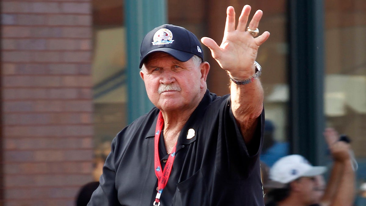 Mike Ditka rides