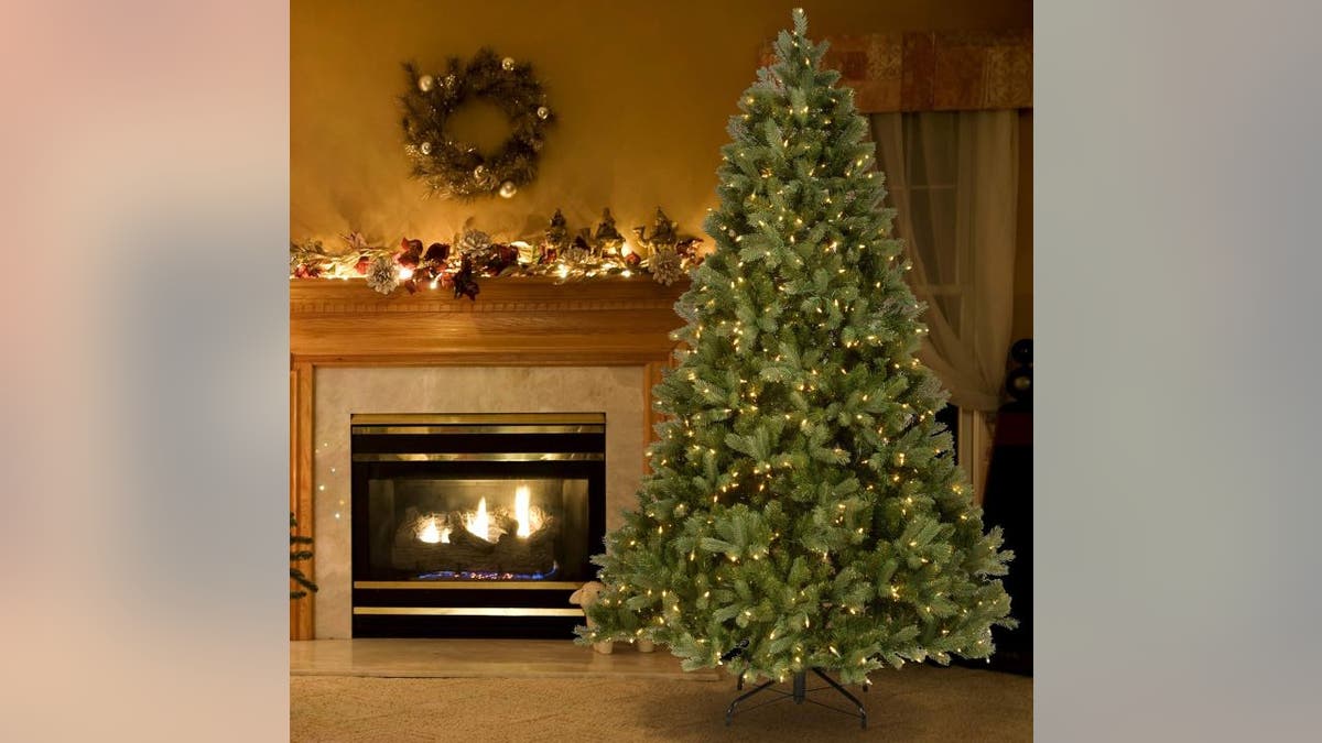 Change between white and multicolor lights.