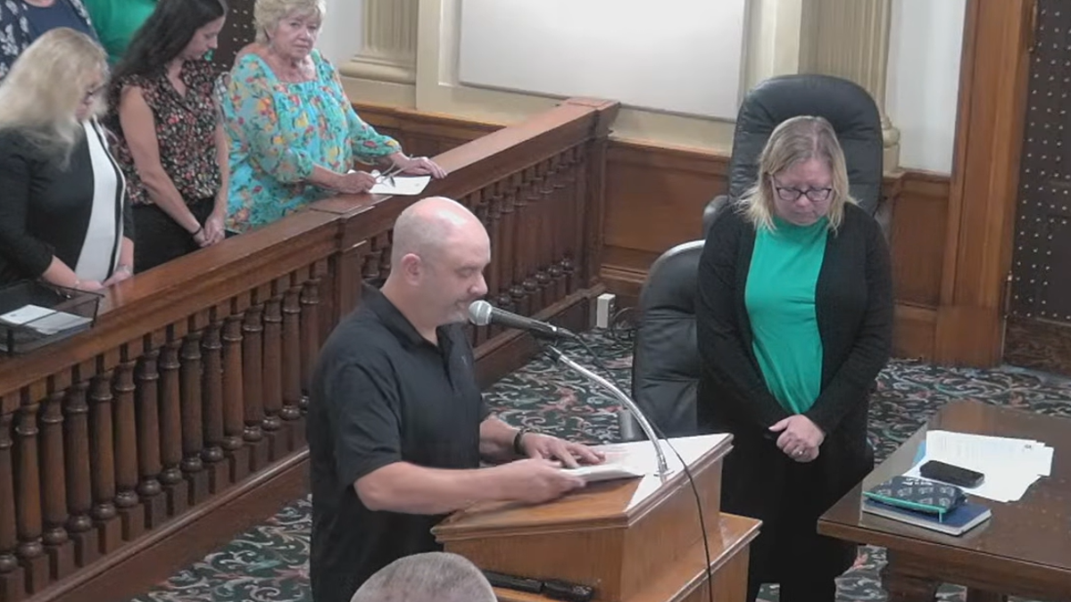 Ottumwa City Council erupts after resident opens with satanic prayer ...