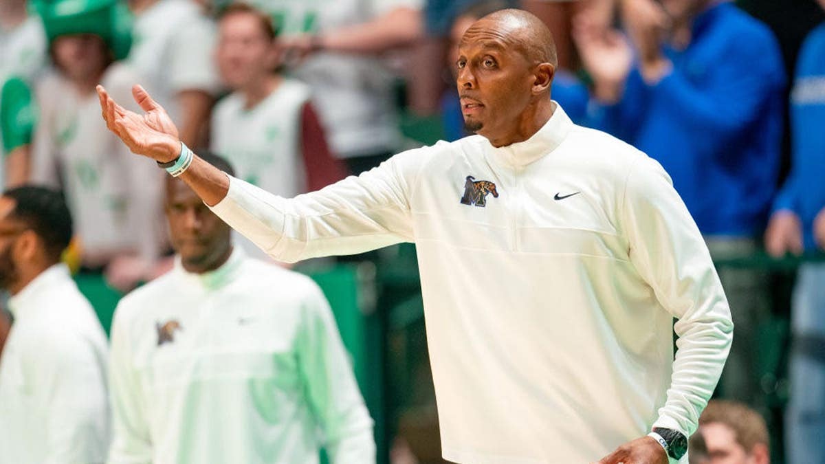 Memphis Tigers head coach Penny Hardaway