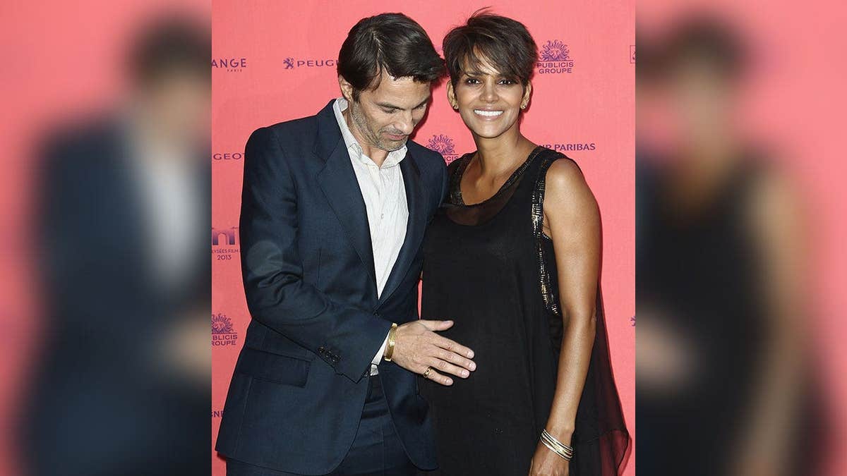 Pregnant Halle Berry with Olivier Martinez