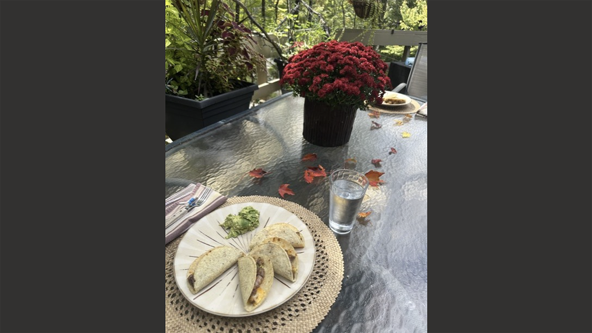 Screencaps reader Chris sends in his ribeye tacos from Beech Mountain.