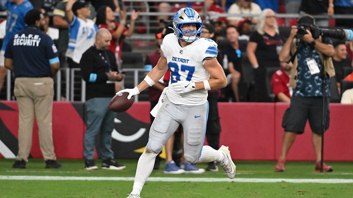 Sam LaPorta of the Detroit Lions scores a touchdown against the Arizona Cardinals.