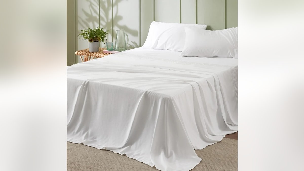 Customize these sheets by choosing from 28 colors and six sizes.