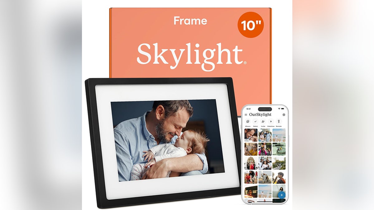 Showcase family photos on this bright screen.
