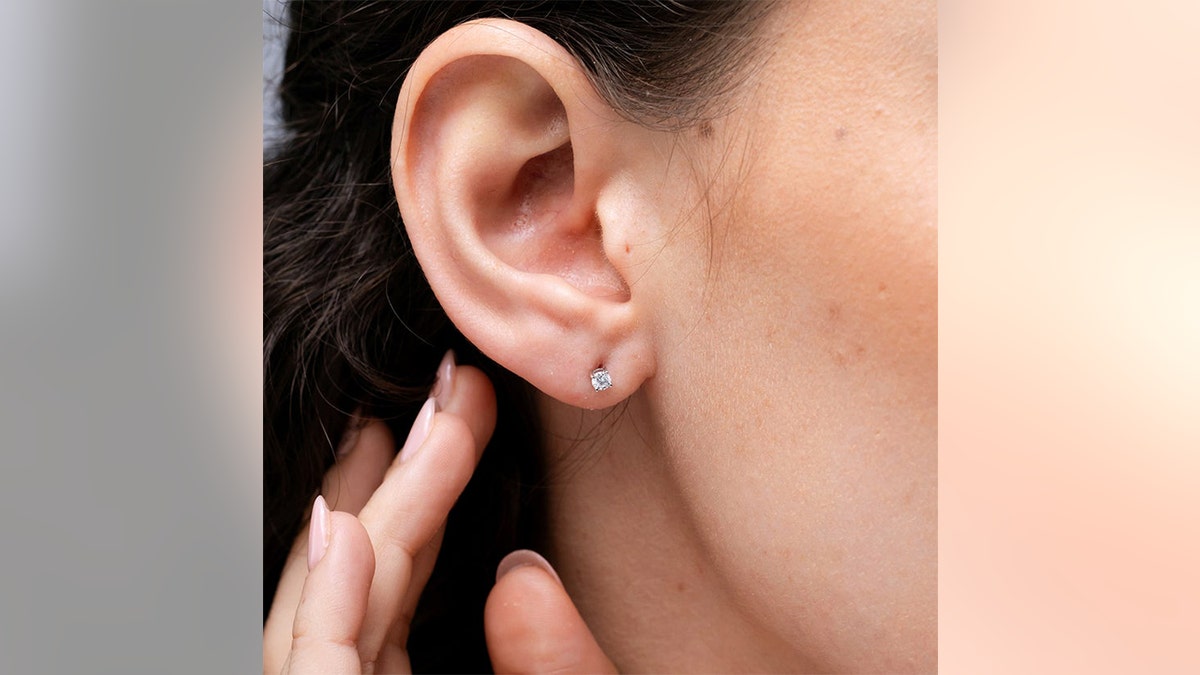 Ideal for daily wear, these diamond earrings are great for any occasion.