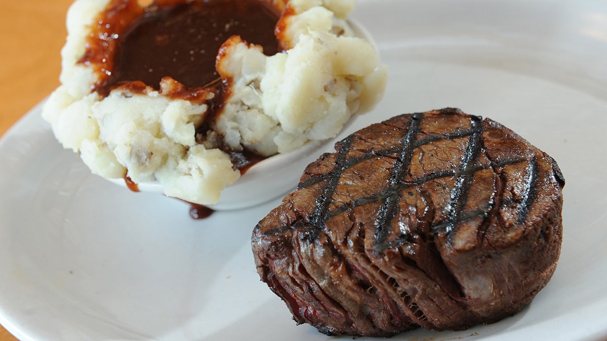 Dallas filet with mashed potatoes at Texas Roadhouse