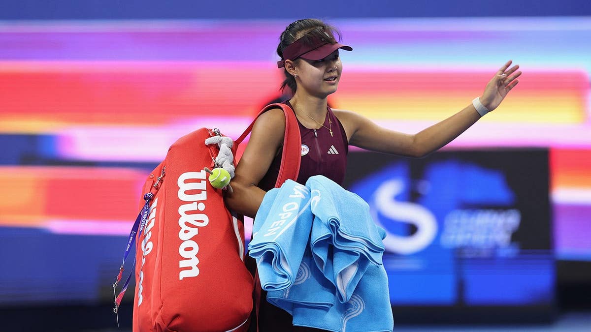 Xinran Sun walks off the court after losing a tennis match against Coco Gauff.