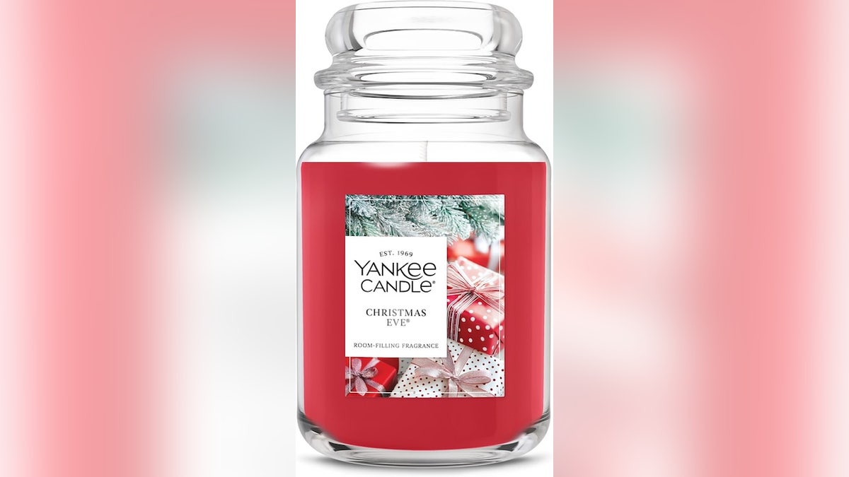 Achieve the ambiance of the holiday season with this scented candle.