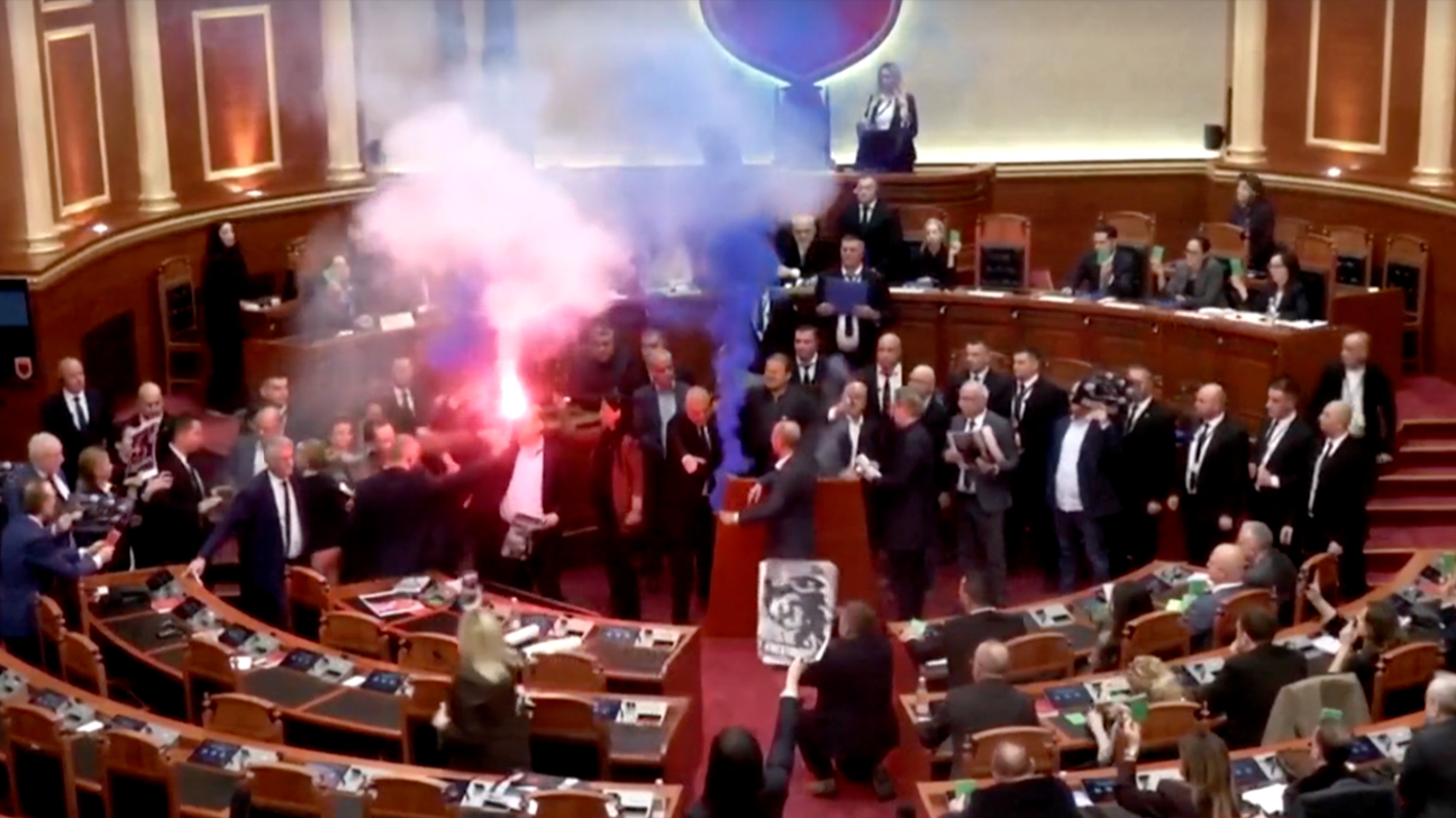 Opposition Blue Flares Halt Vote on Central Bank Bill