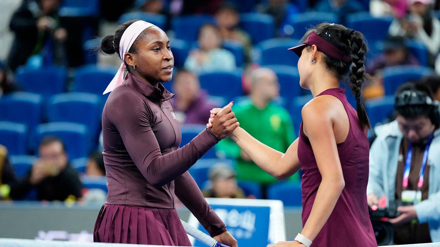 Coco Gauff faz comentários racistas ‘insanos’ depois que oponente de 16 anos fica emocionado após polêmica