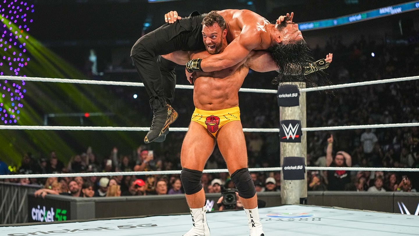 Ο Roman Reigns κλείνει την πόρτα στις ελπίδες του LA Knight για παγκόσμιο τίτλο μετά από έναν απίστευτο αγώνα στο Money in the Bank