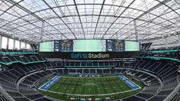 Una vista general del campo antes del partido entre los Los Angeles Chargers y los Denver Broncos en el SoFi Stadium de Inglewood, California, el 11 de octubre de 2026.
