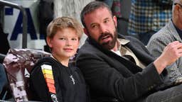 Ben Affleck y Samuel Garner Affleck asisten a un partido de baloncesto entre los Los Angeles Lakers y los Toronto Raptors en el Crypto.com Arena de Los Ángeles, California, el 10 de noviembre de 2024.