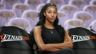 Dream and Valkyries leave court for national anthem, return seconds later at WNBA Finals