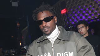 Antonio Brown tiene programado su debut en el mundo de la comedia en un club de Nueva Inglaterra, a pesar de estar acusado de intento de asesinato