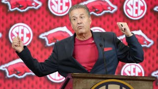 John Calipari bromea diciendo que estaba «colocado» cuando preparó el calendario «tremendamente difícil» de l Arkansas.