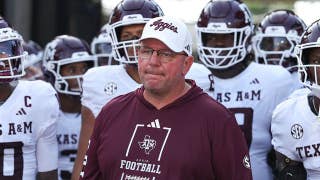 Mike Elko se mete con los aficionados de l Texas A&M en un foro de la comunidad mientras los Aggies siguen en picado tras otra derrota