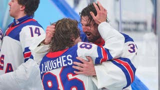 Los héroes olímpicos del hockey del equipo de EE. UU. vuelven a reunirse mientras los Devils de « Jack » Hughes fichan al portero Connor Hellebuyck en un traspaso espectacular
