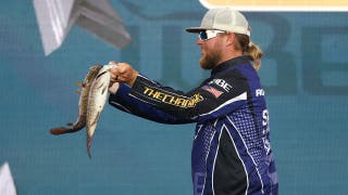 Matt Robertson pesca una captura de 20 libras y se pone al frente de The Champions tras la primera jornada en el lago Old Hickory