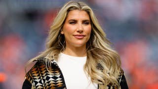 NFL La reportera de campo Melanie Collins vuelve a dar que hablar: « Sydney », Sweeney se va a las nubes y la revelación de Tomlin sobre Minecraft