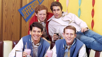 'Happy Days' star shows off shirtless physique at 77 with bold message for boomers - Fox News
