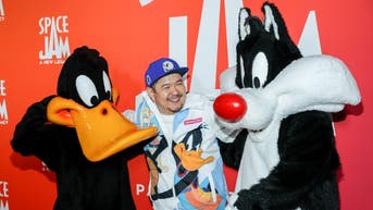 Eric Bauza, 'Looney Tunes' voice actor behind Bugs Bunny and Daffy Duck, dead at 46 - Fox News