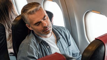 Common mistake on long flight could put travelers' eyesight at risk: experts - Fox News