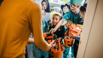 FOX readers can get 5 pounds of Halloween candy for $20 with free shipping